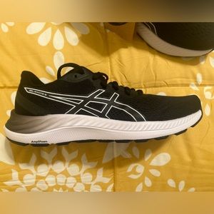 ASICS gel excite 8